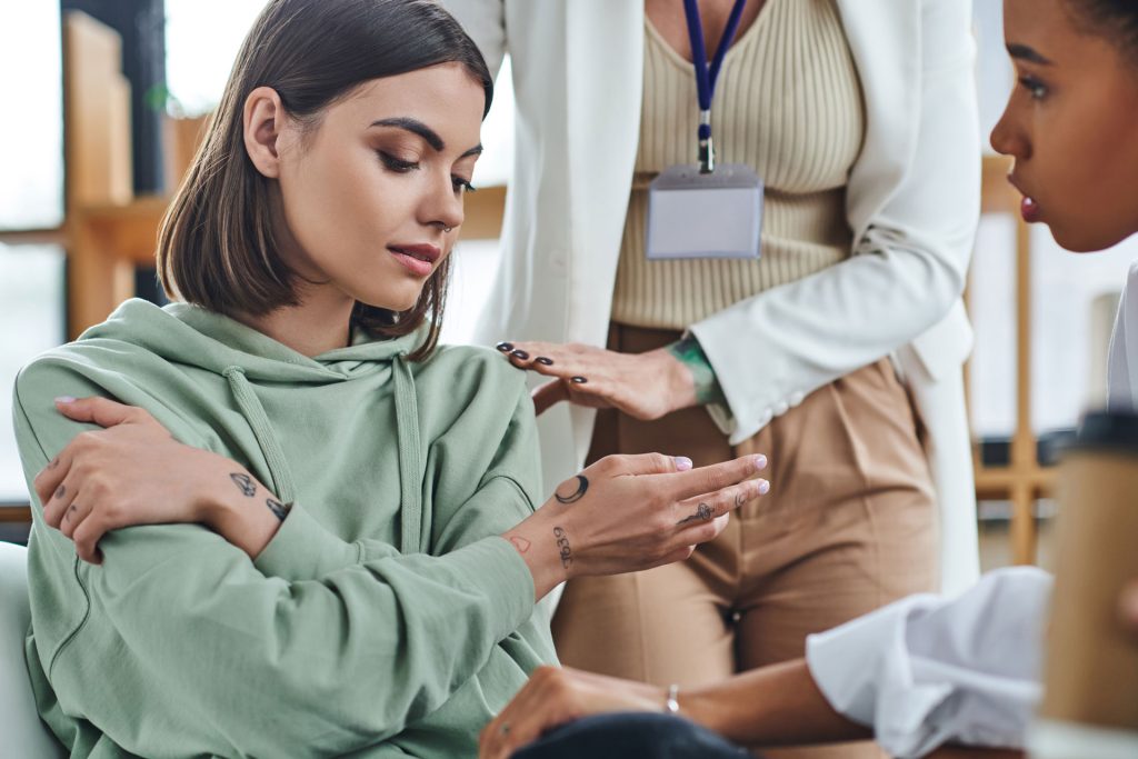 A professional therapist calming down a woman with anxiety.